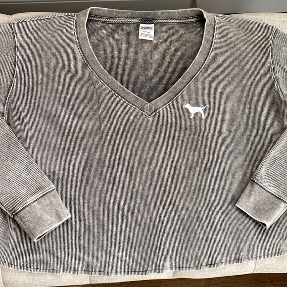 BOGO Victoria’s Secret PINK Gray & White Long Sleeve V-Neck Thermal Waffle Top - Picture 2 of 6